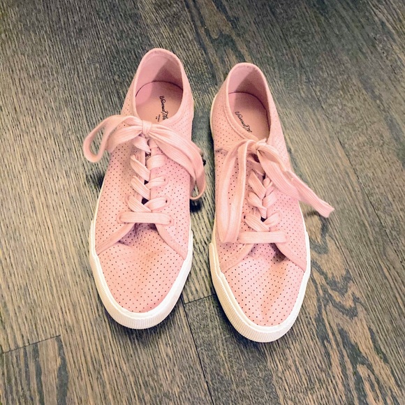 Universal Threads shoes - Picture 3 of 3